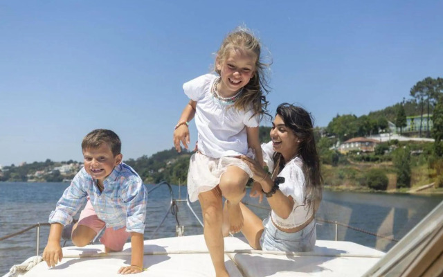 Falcon 86 - Douro Charter