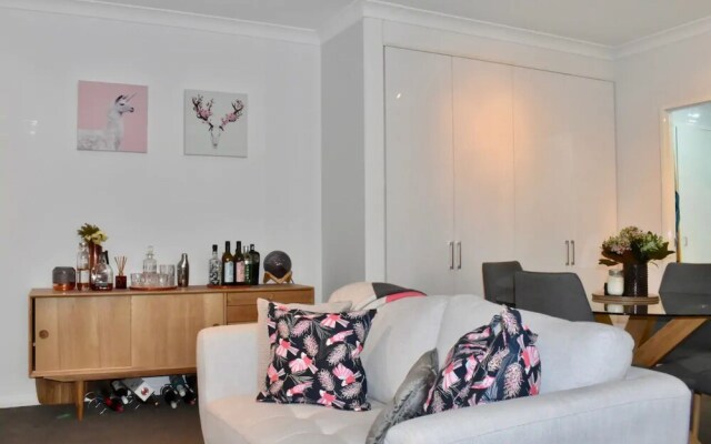 Bright 1 Bedroom Apartment In Surry Hills