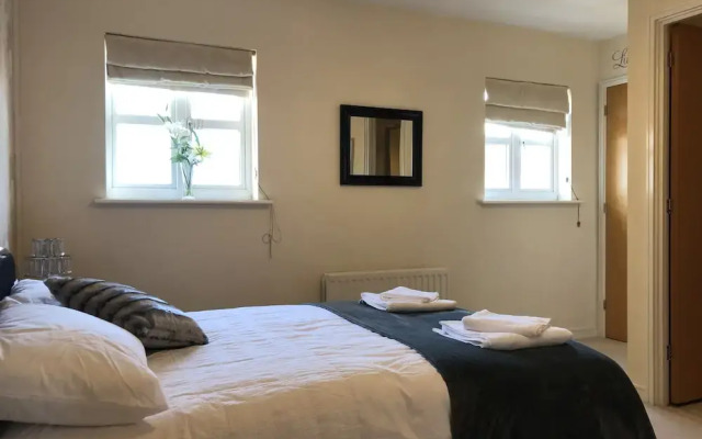 Ebbsfleet/bluewater River View Apartment