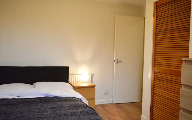 Spacious and Light 3 Bedroom Flat in Scenic Canonmills