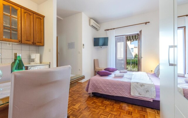 Stunning Apartment in Stobrec With Wifi