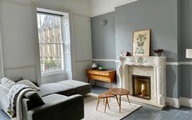 Grand & Graceful One Bed Flat in Clifton Village