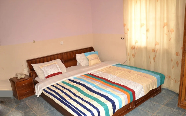Jokems Airport View Hotel - Adults Only