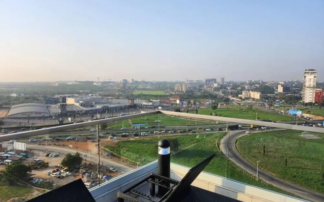 Luxurious & Comfy Gem-5 Star Location-pools, Gym!