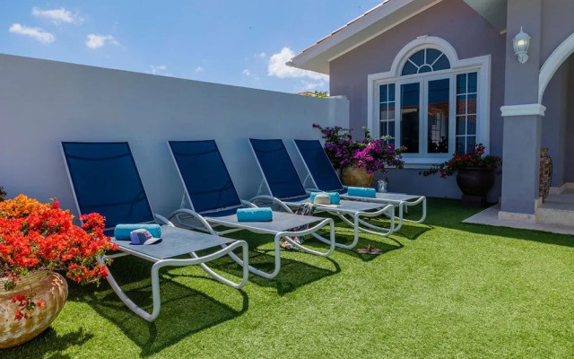 Remodeled 3br2ba Cozy Central Private Pool