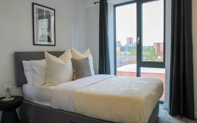 Slate Suite 1BR City Views