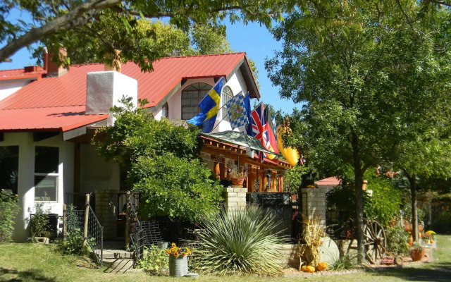 Red Horse Bed and Breakfast
