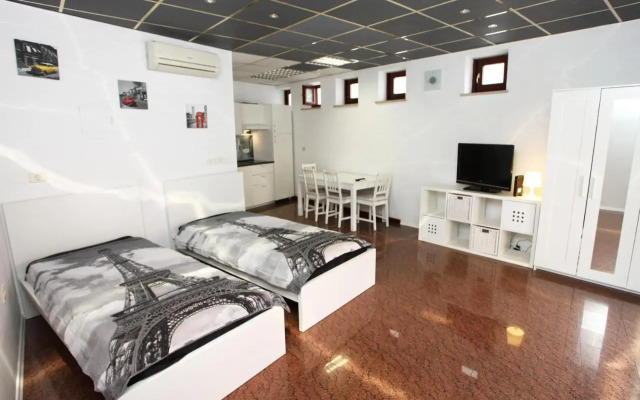 Koper Central King Studio SAMO