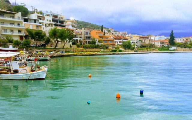 Seafront apartment in Kiveri, near Nafplion.