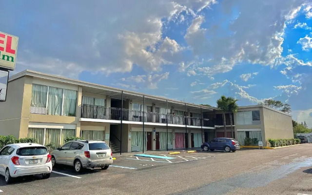 River Palm Hotel