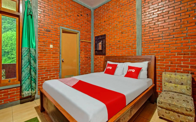 OYO 90031 Villa Papada