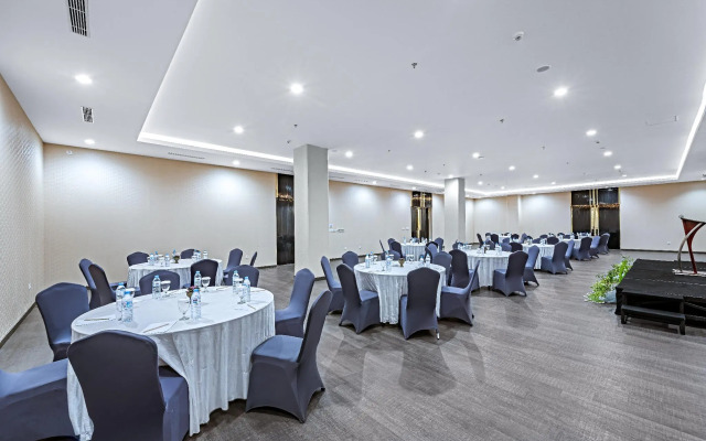Grand Whiz Megamas Manado