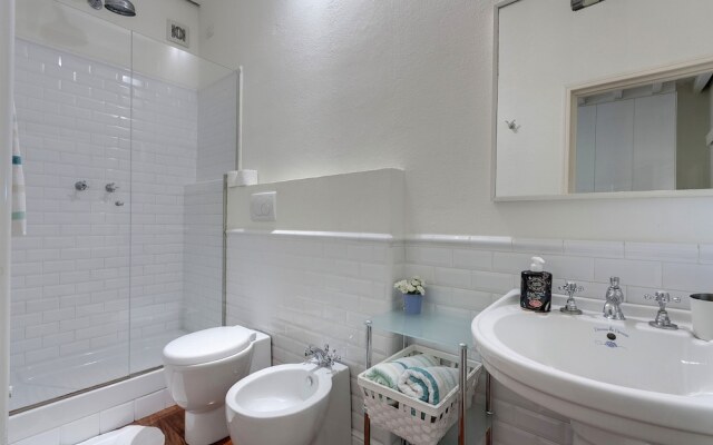 Central Duomo Apartment With Fast Wifi