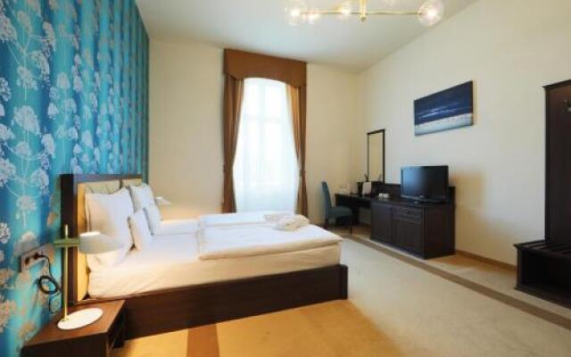 Ipoly Residence Executive Hotel Suites