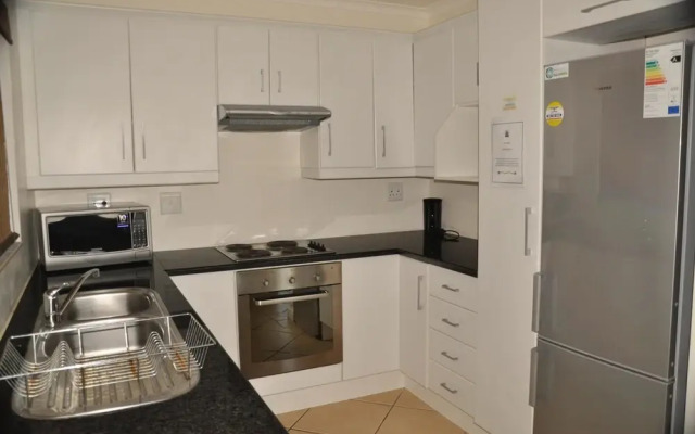 Blueline Guesthouse- FREE WiFi & PARKING