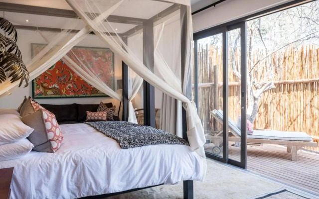 Safari Moon Luxury Bush Lodge