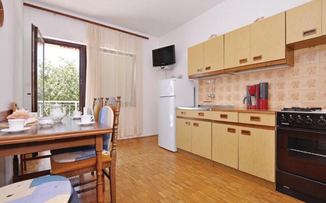 Awesome Apartment in Starigrad Paklenica With 2 Bedrooms