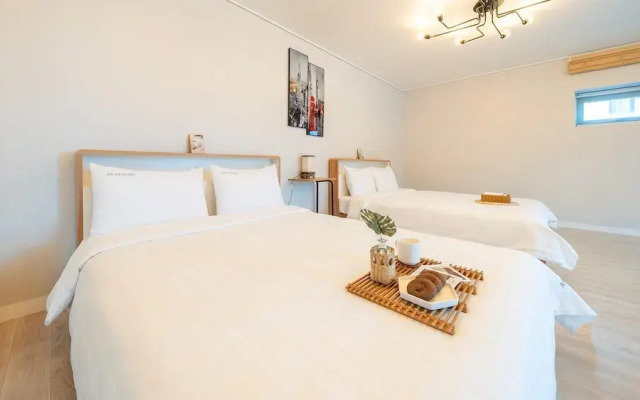 Goseong Araenmaru Pension