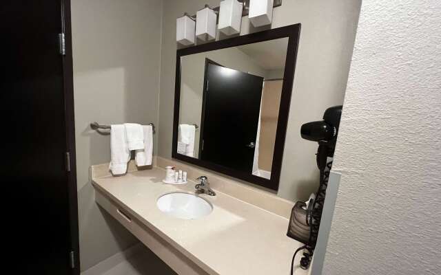 Baymont by Wyndham College Station