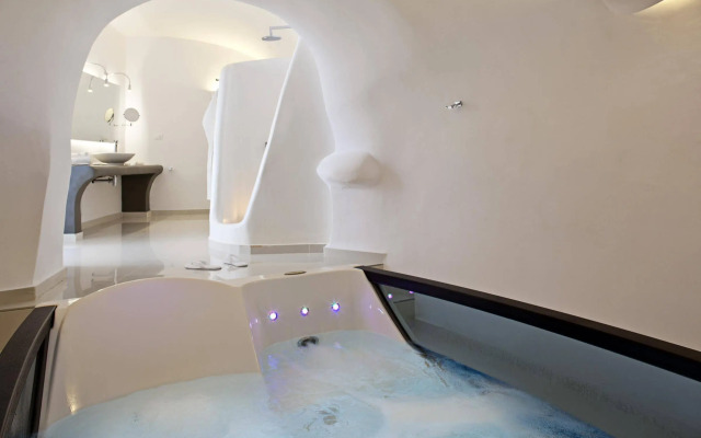 Katikies Chromata Santorini - The Leading Hotels of the World