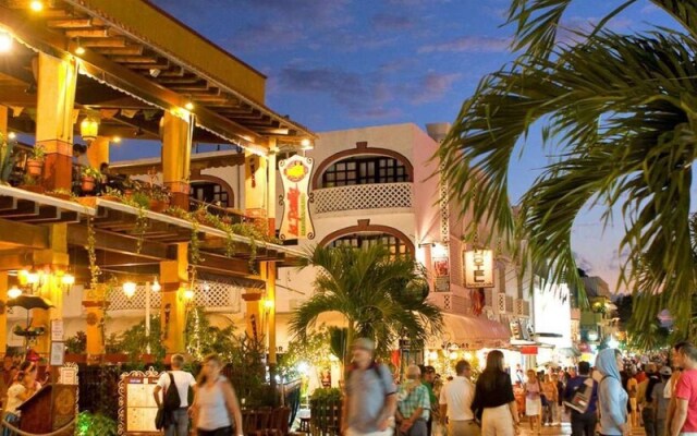 IT Condo by Realty Group