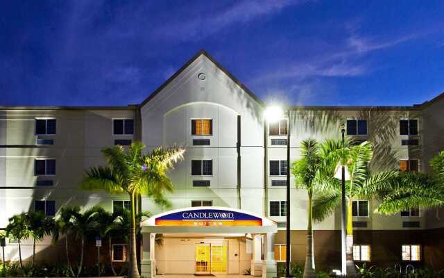 Candlewood Suites Fort Myers Sanibel Gateway, an IHG Hotel