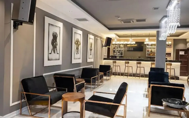 Lilly Grand Luxury Hotel and Apartment
