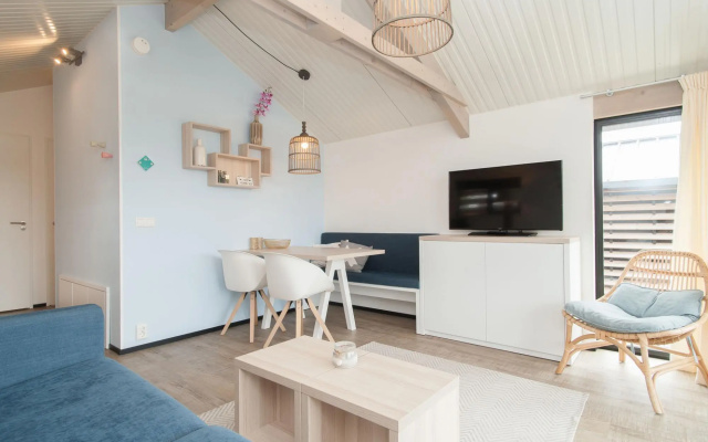 Comfortable Lodge With Hammock, Near the Beach