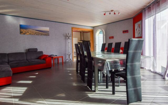 Charming Holiday Home in La Teste-de-buch With Swimming Pool