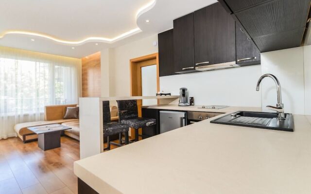 FM Deluxe 1-BDR Apartment with Parking - The M Place