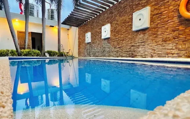 Hubomoto People's Suite