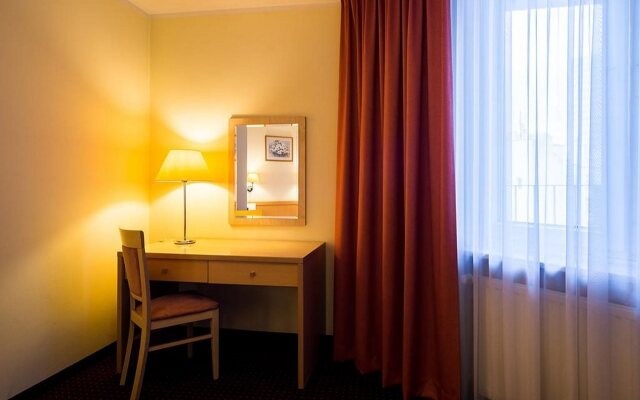 Hotel Apartments Zgoda Warszawa by DeSilva