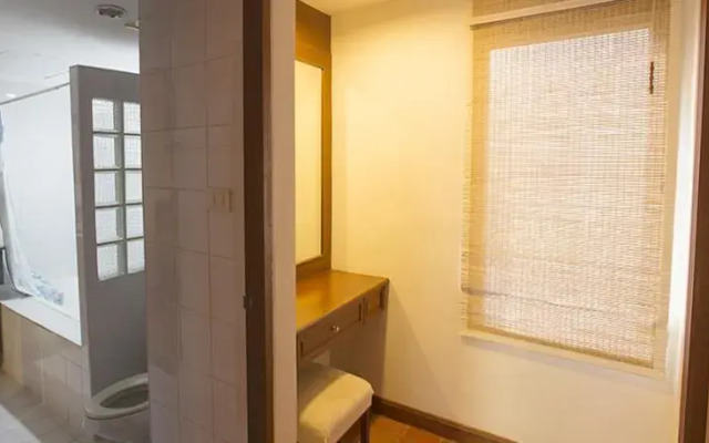 Lovely Nai Harn Apartment