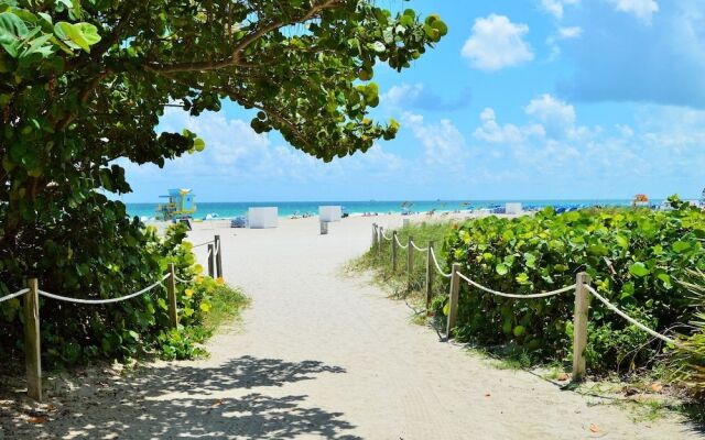 Penthouse De Soleil South Beach - On Ocean Drive Miami Beach Studio Bedroom Condo by RedAwning