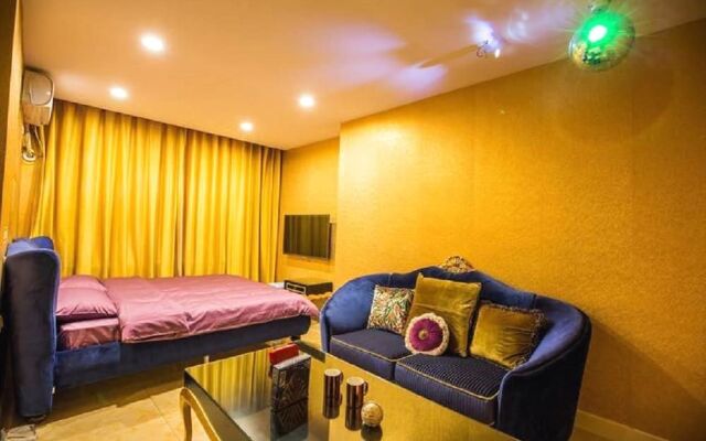 Crosme Theme Hotel