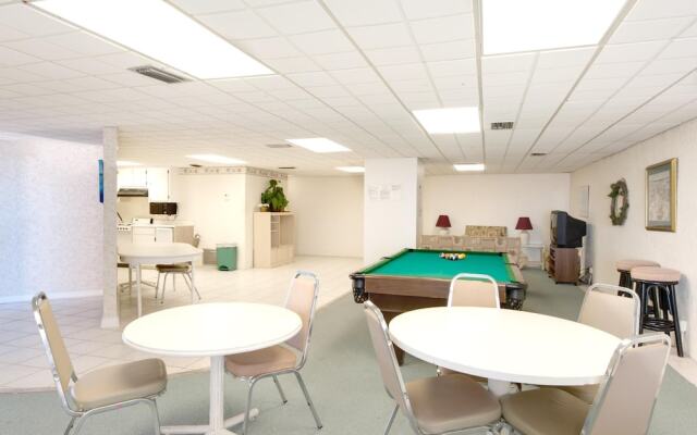 Holiday Surf and Racquet Club 412