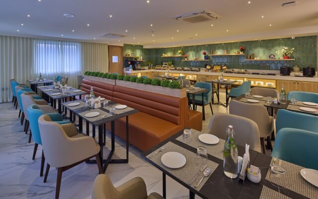 Grand Continent Hebbal a Sarovar Portico Affiliate Hotel