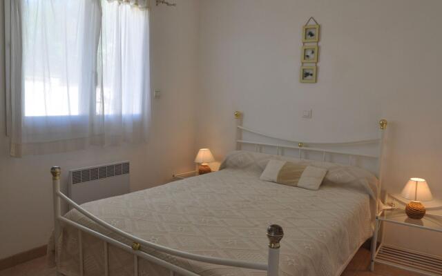 Cozy Holiday Home in Moriani-Plage in Swimming Pool