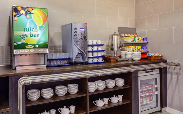 Holiday Inn Express Birmingham–South A45