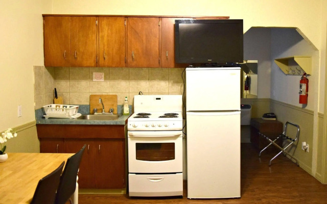 Centre Suites Inns Motel