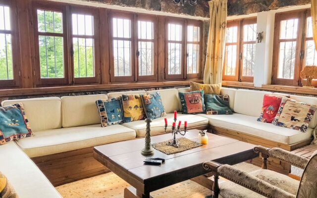 Elegant Holiday Home in Pella With Jacuzzi