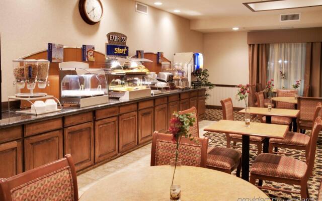 Holiday Inn Express & Suites Center by IHG