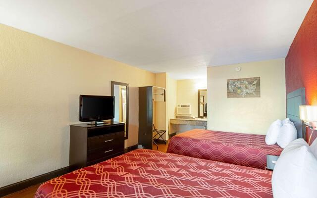 Econo Lodge Inn & Suites