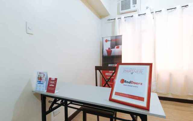 RedDoorz Plus @ Casareal Hotel