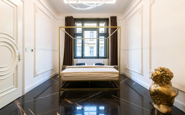 Antique Glam Apartment in Old Town Prague