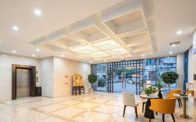 Kunshan Kaiyue Business Hotel