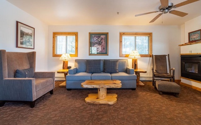 Red Wolf Lakeside Lodge