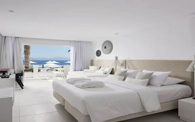 Dimitra Beach Hotel & Suites