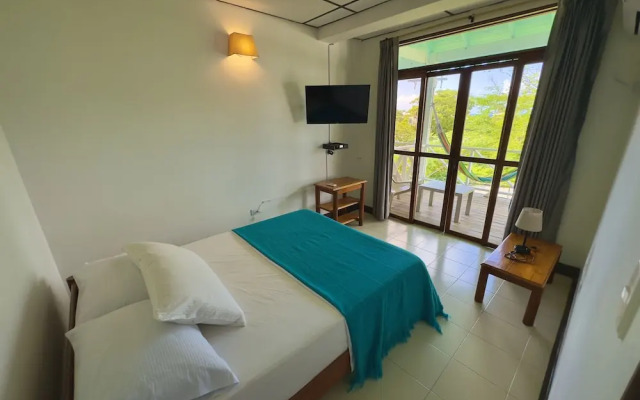 South West Bay Cabañas