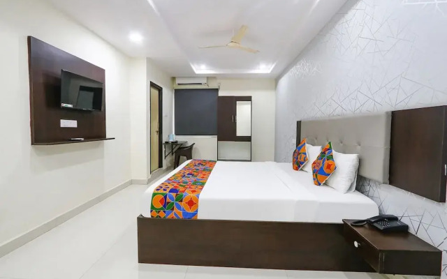 Fabhotel Royal Signature